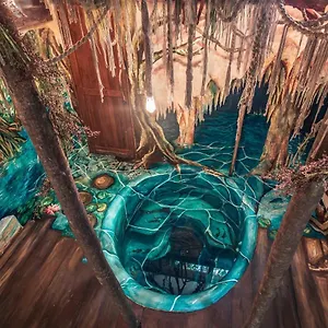 Hidden Treehouse Eco-hotel Hotel