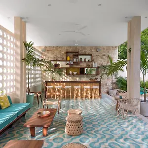Hotel Tiki Tiki